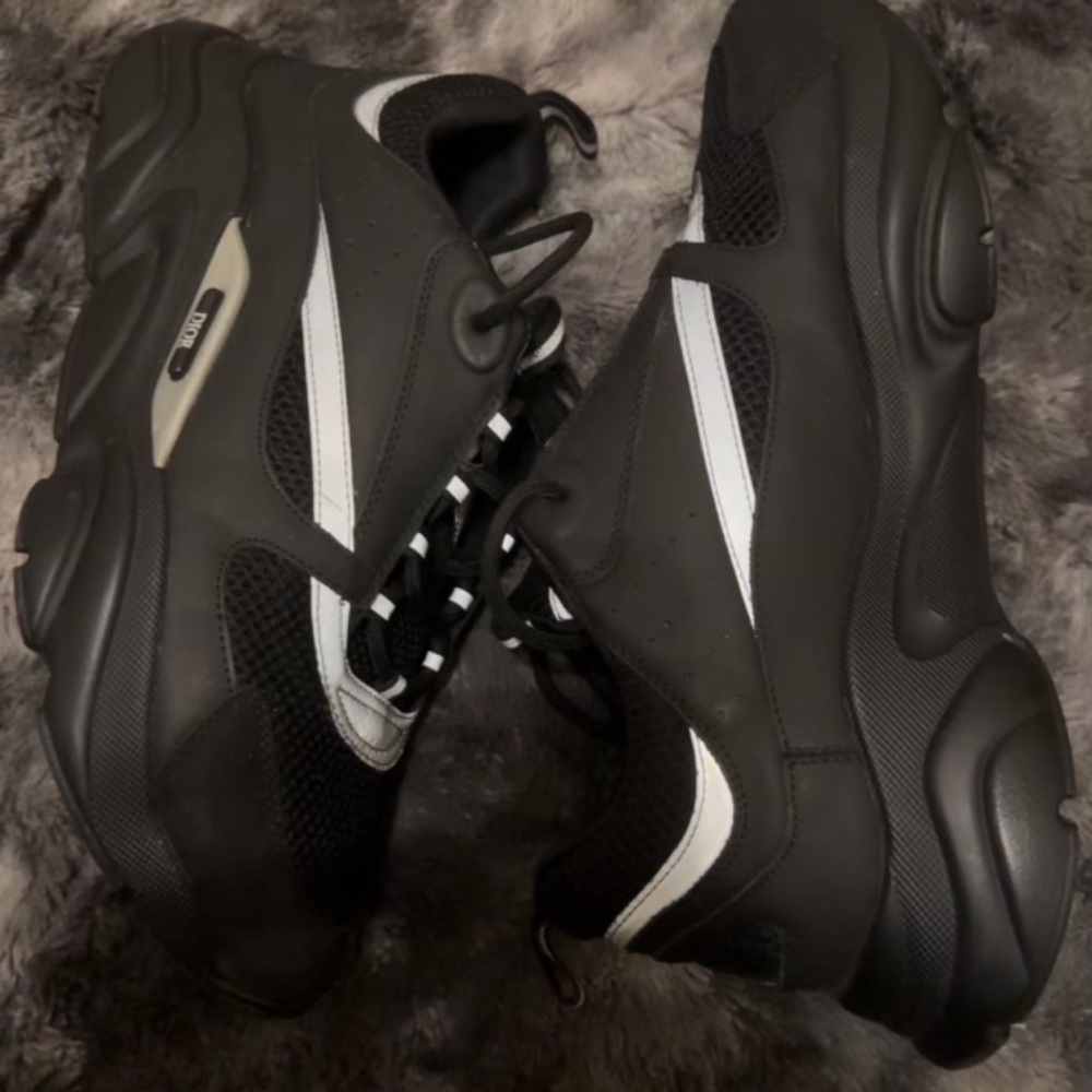 Dior B22’s Size 11 US